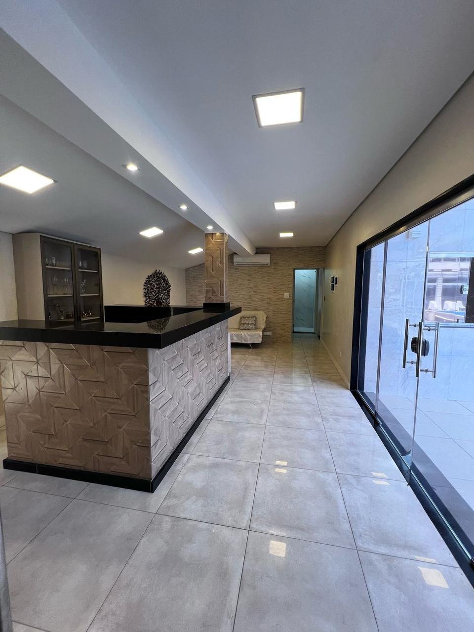 Casa à venda com 8 quartos, sendo 2 suítes, em Flórida, Praia Grande, SP