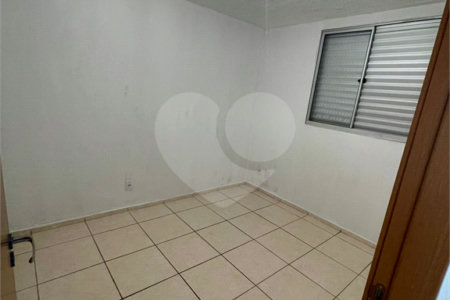 Apartamento no Condomínio Mont Everest .