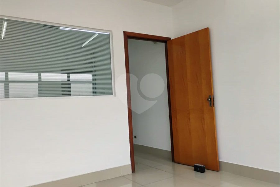 Aluga-se Sala Comercial na Vila Santa Catarina