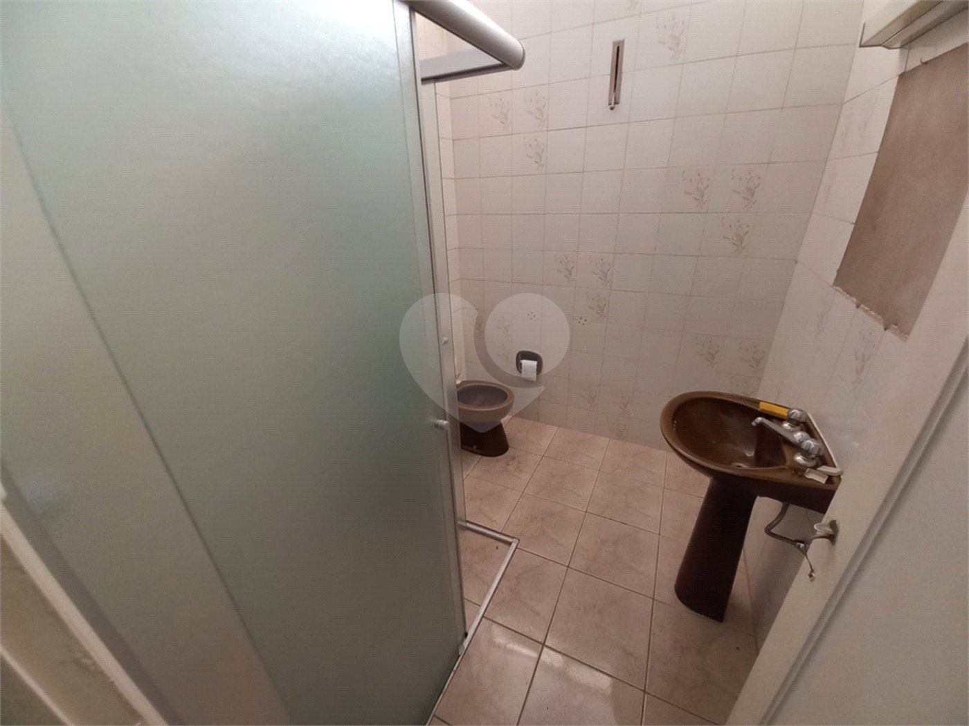 Casa Térrea com 3 dormitórios, sendo 1 suíte.