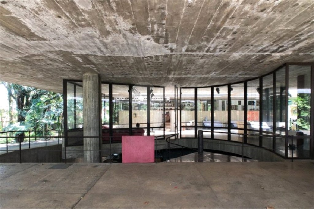 Casa Térrea à venda com 5 quartos, sendo 3 suítes, em Interlagos, São Paulo, SP