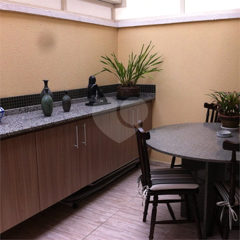 Casa à venda com 3 quartos, sendo 1 suíte, no condomínio Moradas do Horto, São Paulo - SP