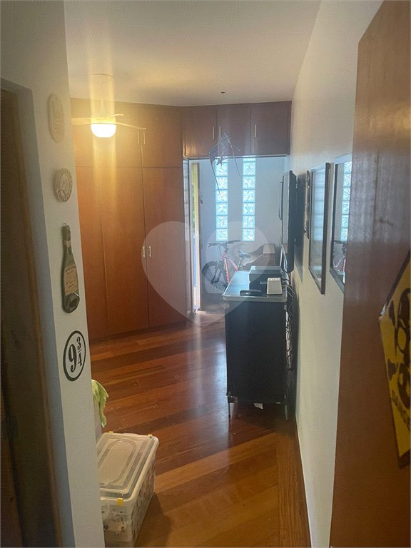 Sobrado à venda com 3 suítes em Horto, São Paulo, SP
