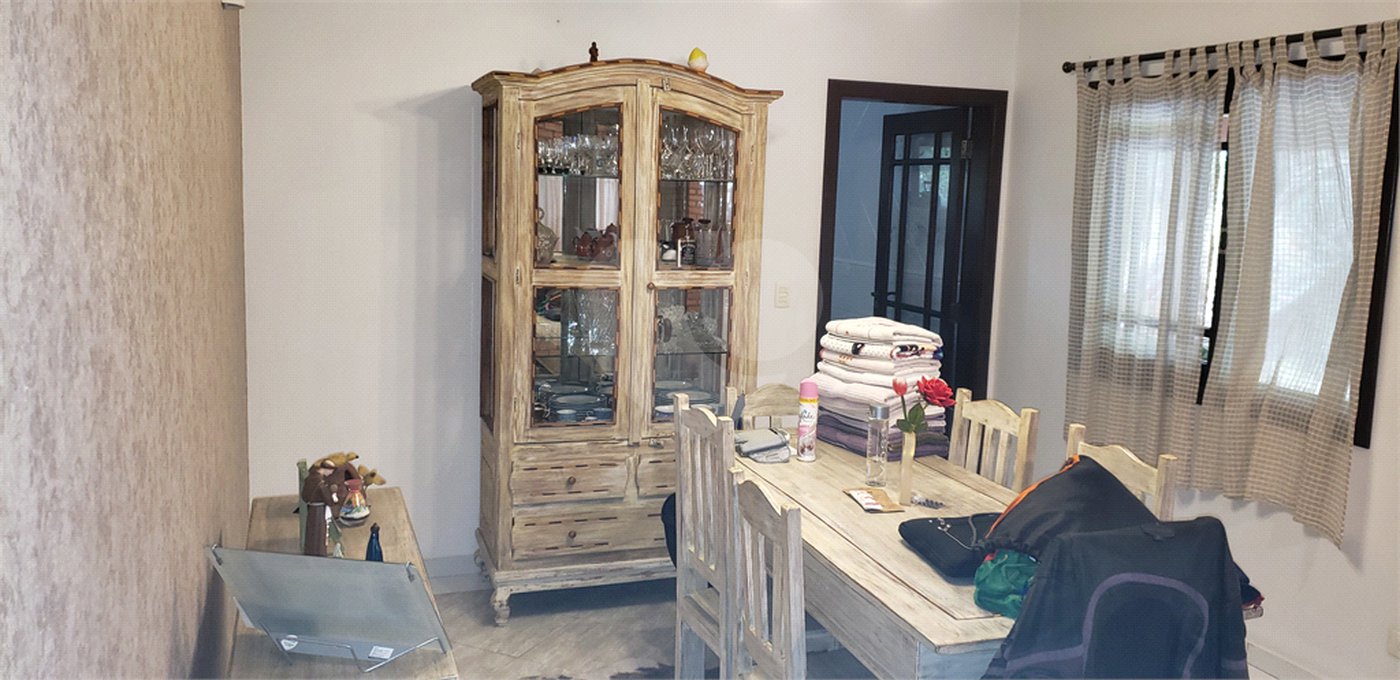 Casa à venda com 3 quartos, sendo 1 suíte, no condomínio Alpes da Cantareira, Mairiporã - SP