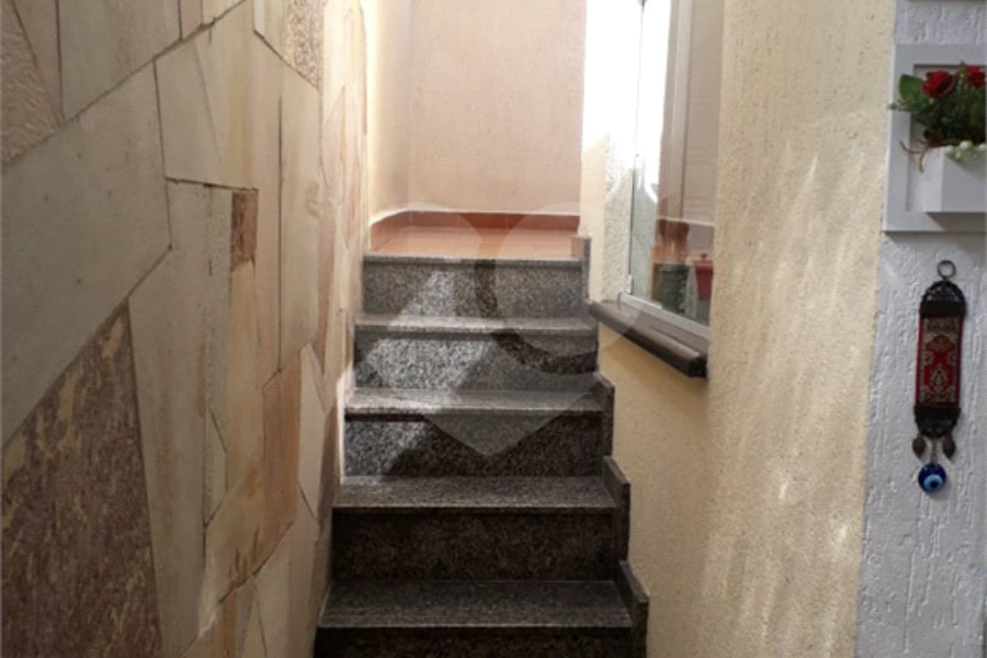 Sobrado à venda com 3 quartos, sendo 1 suíte, em Jardim Santa Mena, Guarulhos, SP