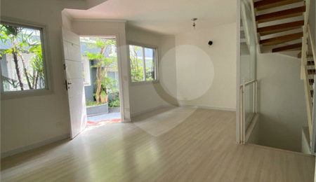 Casa à venda com 3 quartos, sendo 1 suíte,  no condomínio Village Santa Cecilia, São Paulo - SP