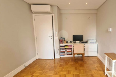 Apartamento à venda com 3 quartos, sendo 1 suíte, em Vila Uberabinha, São Paulo, SP
