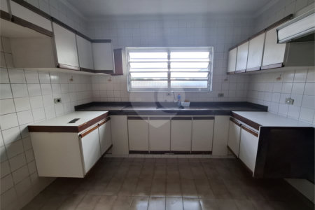 Sobrado à venda com 3 quartos, sendo 1 suíte, em Campo Grande, São Paulo, SP
