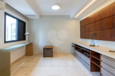 Apartamento à venda com 3 suítes em Vila Nova Conceição, São Paulo, SP