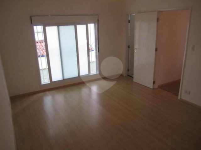 Casa à venda com 4 quartos, sendo 2 suítes,  em Moema, São Paulo, SP