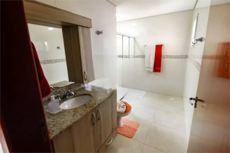 Sobrado à venda com 4 quartos, sendo 1 suíte, em Vila Sônia, São Paulo, SP