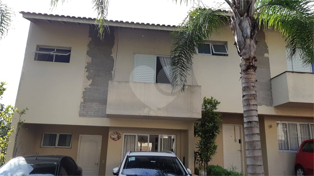 Casa à venda com 3 quartos, sendo 1 suíte, no condomínio Village St. Louis, São Paulo - SP