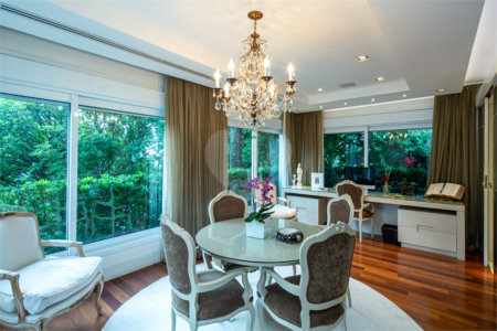 Casa à venda com 5 suítes em Jardim Cordeiro, São Paulo, SP