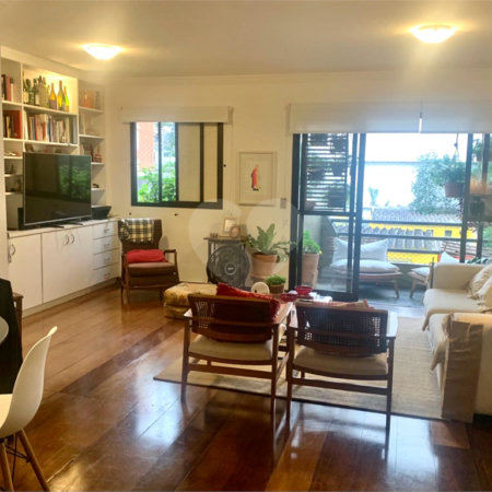 Apartamento à venda com 2 quartos, sendo 1 suíte,  em Real Parque, São Paulo, SP