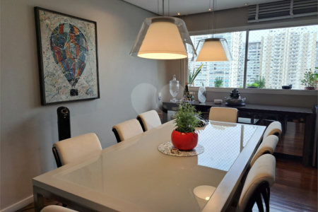 Apartamento à venda com 3 suítes em Campo Belo, São Paulo, SP
