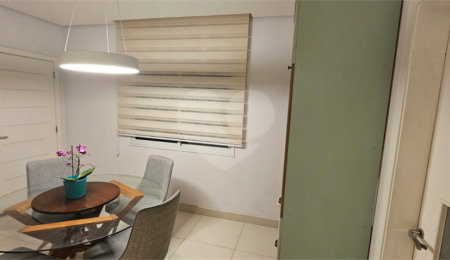Sobrado à venda com 3 suítes em Vila Alexandria, São Paulo, SP