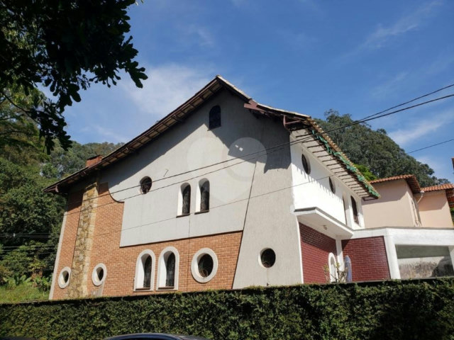 Sobrado à venda com 4 quartos, sendo 1 suíte,  em Jardim Floresta, São Paulo, SP