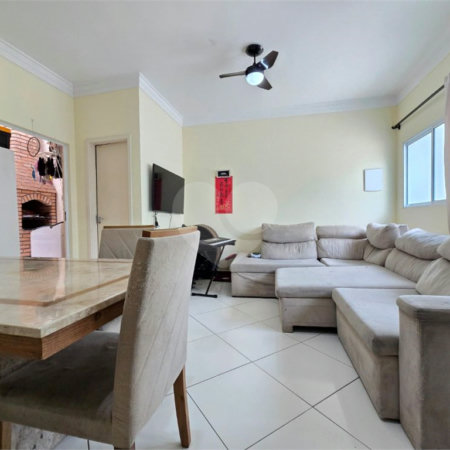 Casa à venda com 3 quartos, sendo 1 suíte, no condomínio Rafaela I, São Paulo - SP