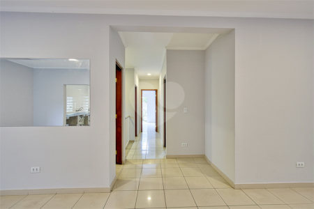 Casa à venda com 3 quartos, sendo 1 suíte, em Alto da Boa Vista, São Paulo, SP
