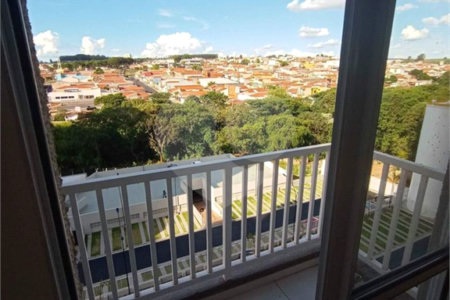 Apartamento no Condomínio Parque dos Jacarandás.