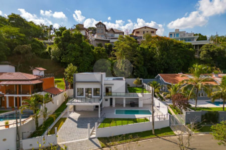 Casa à venda com 4 quartos, sendo 3 suítes, no condomínio Estância Marambaia, Vinhedo - SP