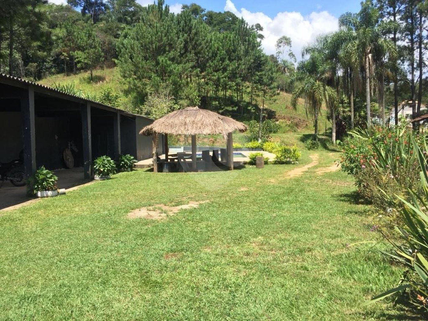 Casa à venda com 6 quartos, sendo 2 suítes,  em Roseira, Mairiporã, SP