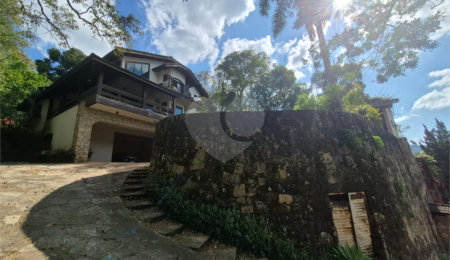 Casa à venda com 3 quartos, sendo 4 suítes,  no condomínio Alpes da Cantareira, Mairiporã - SP