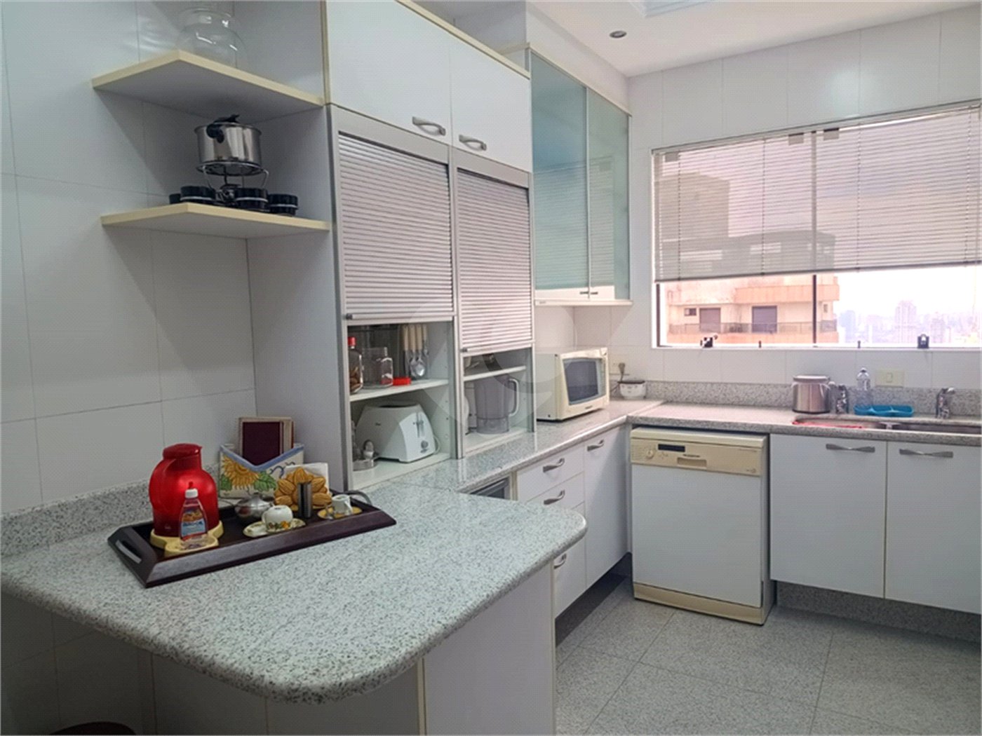 Apartamento à venda com 4 suítes em Vila Suzana, São Paulo, SP