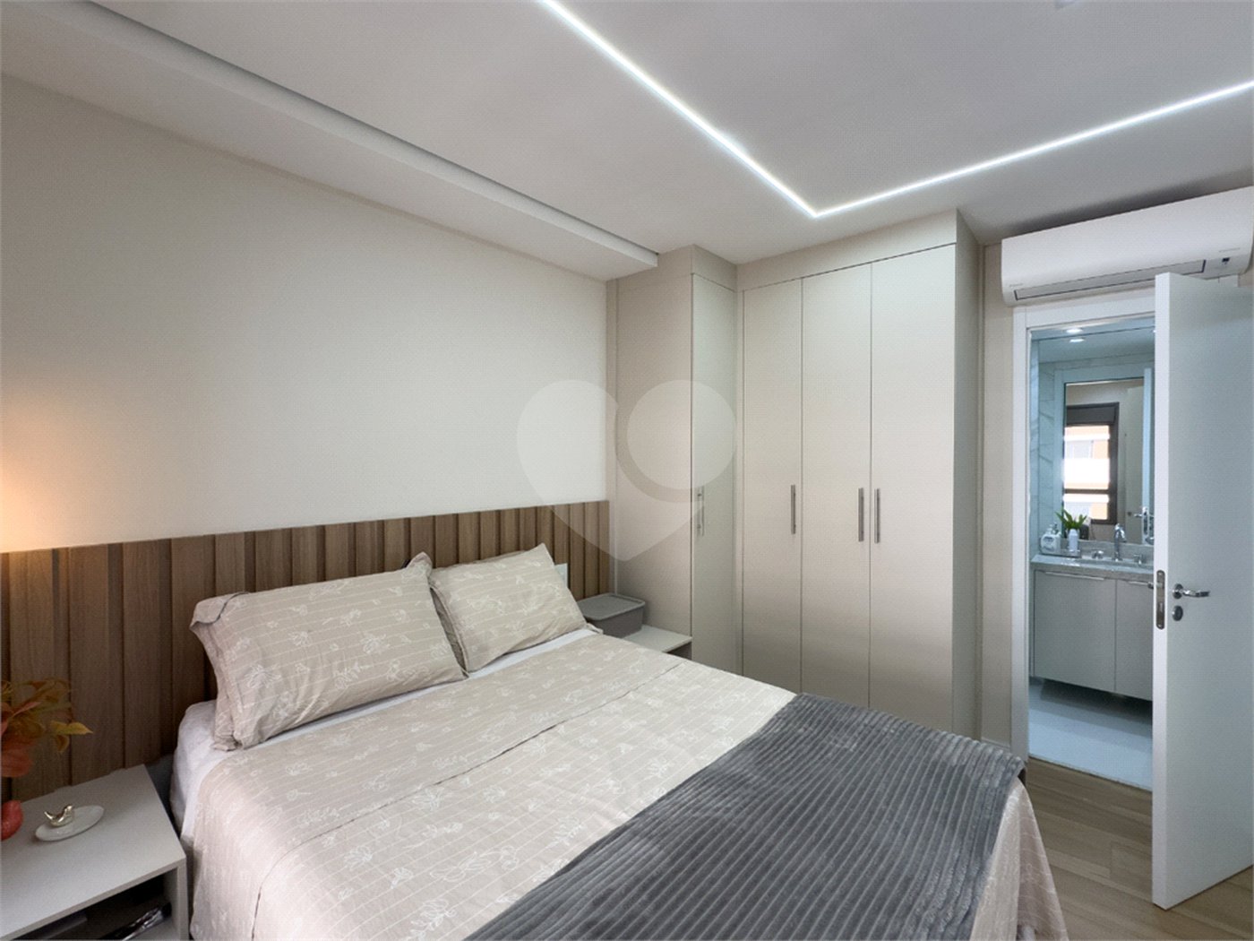 Apartamento à venda com 2 quartos, sendo 1 suíte,  em Jardim Prudência, São Paulo, SP