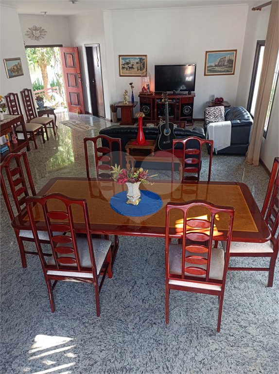 Sobrado à venda com 5 quartos, sendo 4 suítes,  em Rolinópolis, São Paulo, SP