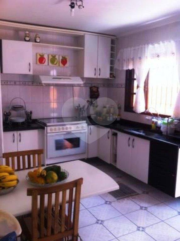 Sobrado à venda com 3 quartos, sendo 1 suíte, em Parque Continental II, Guarulhos, SP