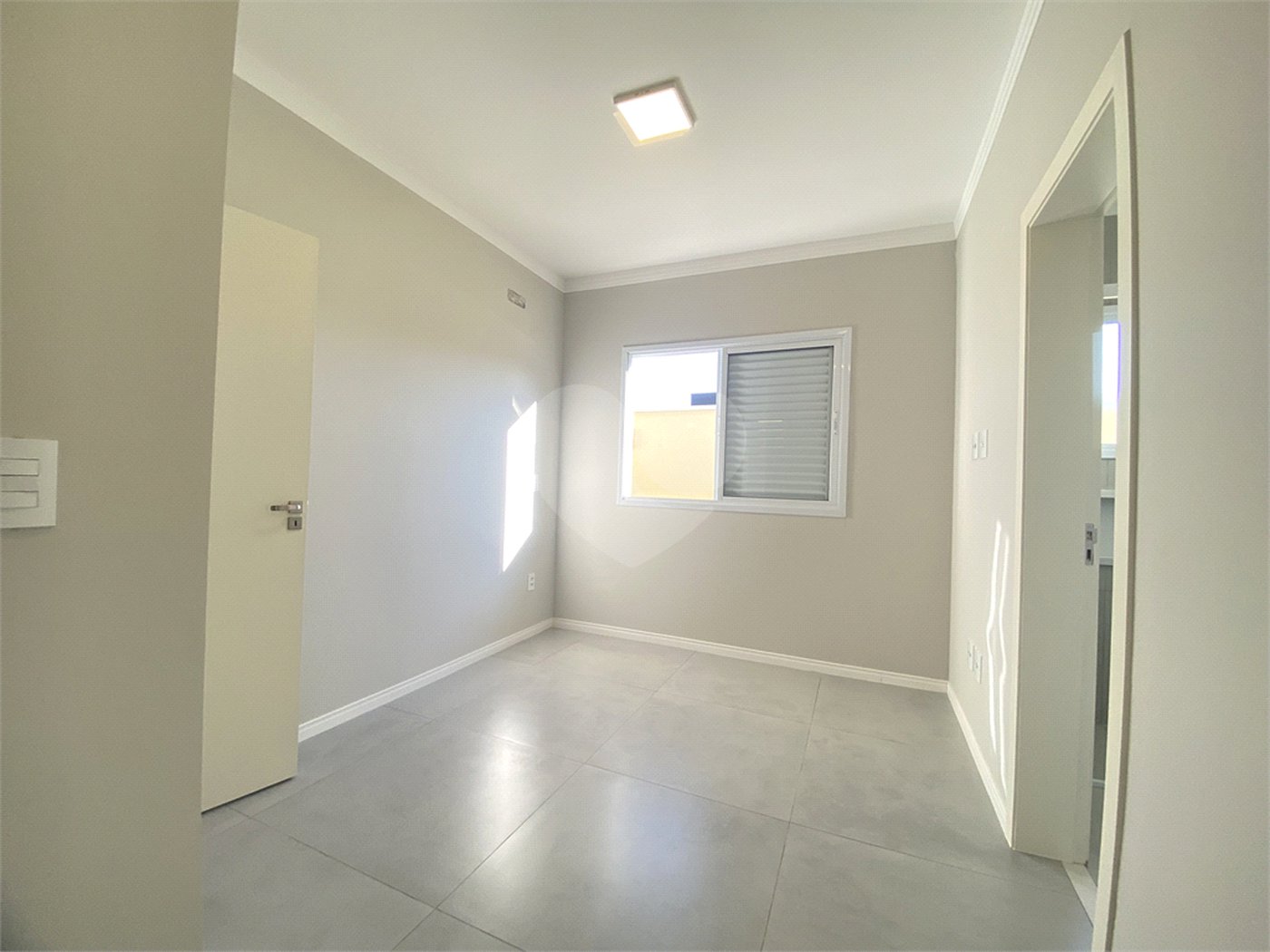 Casa à venda com 3 quartos, sendo 1 suíte, no condomínio Reserva Central Parque, Salto - SP