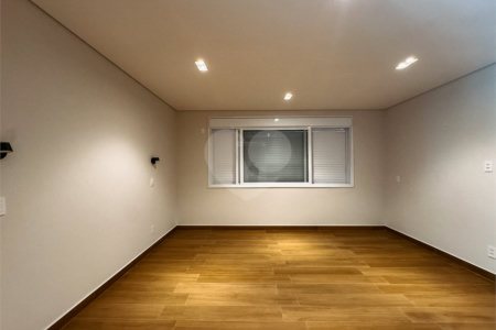Casa à venda com 4 suítes no condomínio Villa dos Pinheiros, Indaiatuba - SP