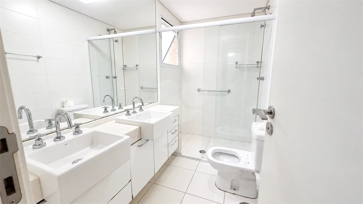Apartamento à venda com 3 quartos, sendo 1 suíte, em Jardim das Acácias, São Paulo, SP