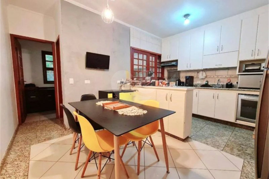 Casa à venda com 3 quartos, sendo 1 suíte, no condomínio Flores de Laet, São Paulo - SP