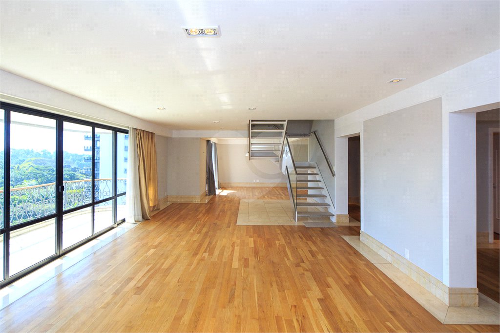 Duplex à venda ou para alugar com 5 suítes em Alto da Boa Vista, São Paulo, SP