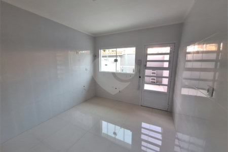 Sobrado à venda com 2 suítes em Vila Constança, São Paulo, SP