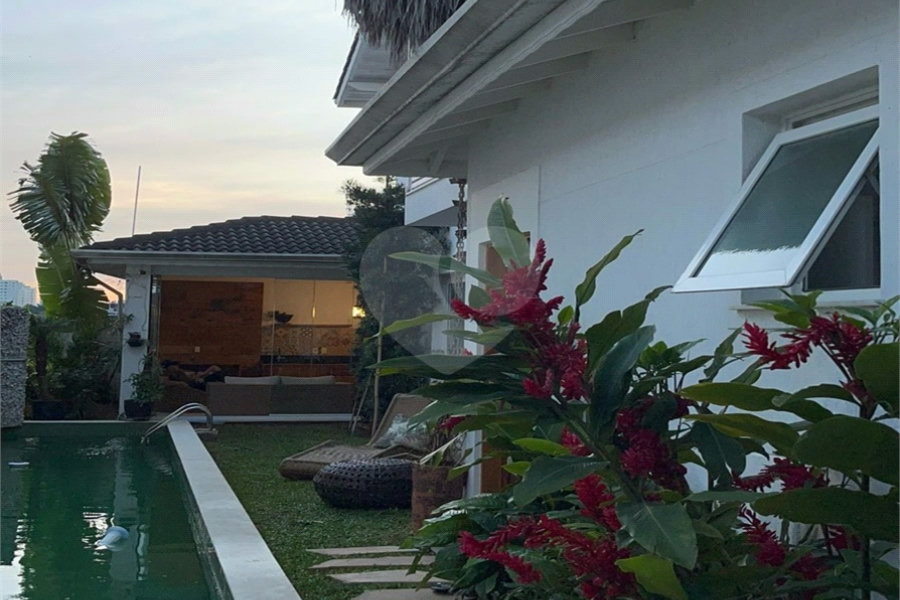 Sobrado à venda com 2 suítes em Jardim Virginia Bianca, São Paulo, SP