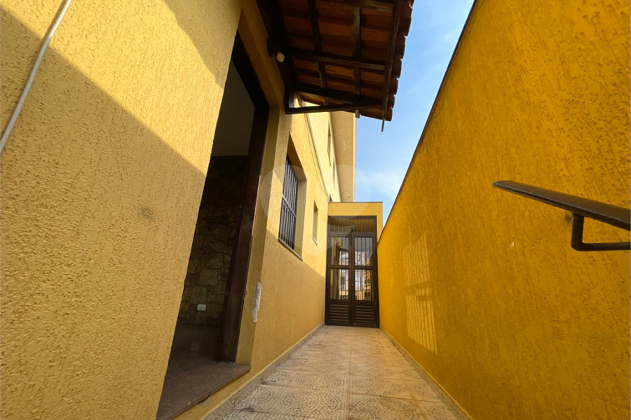 Sobrado à venda com 4 quartos, sendo 1 suíte, em Vila Nova Cachoeirinha, São Paulo, SP