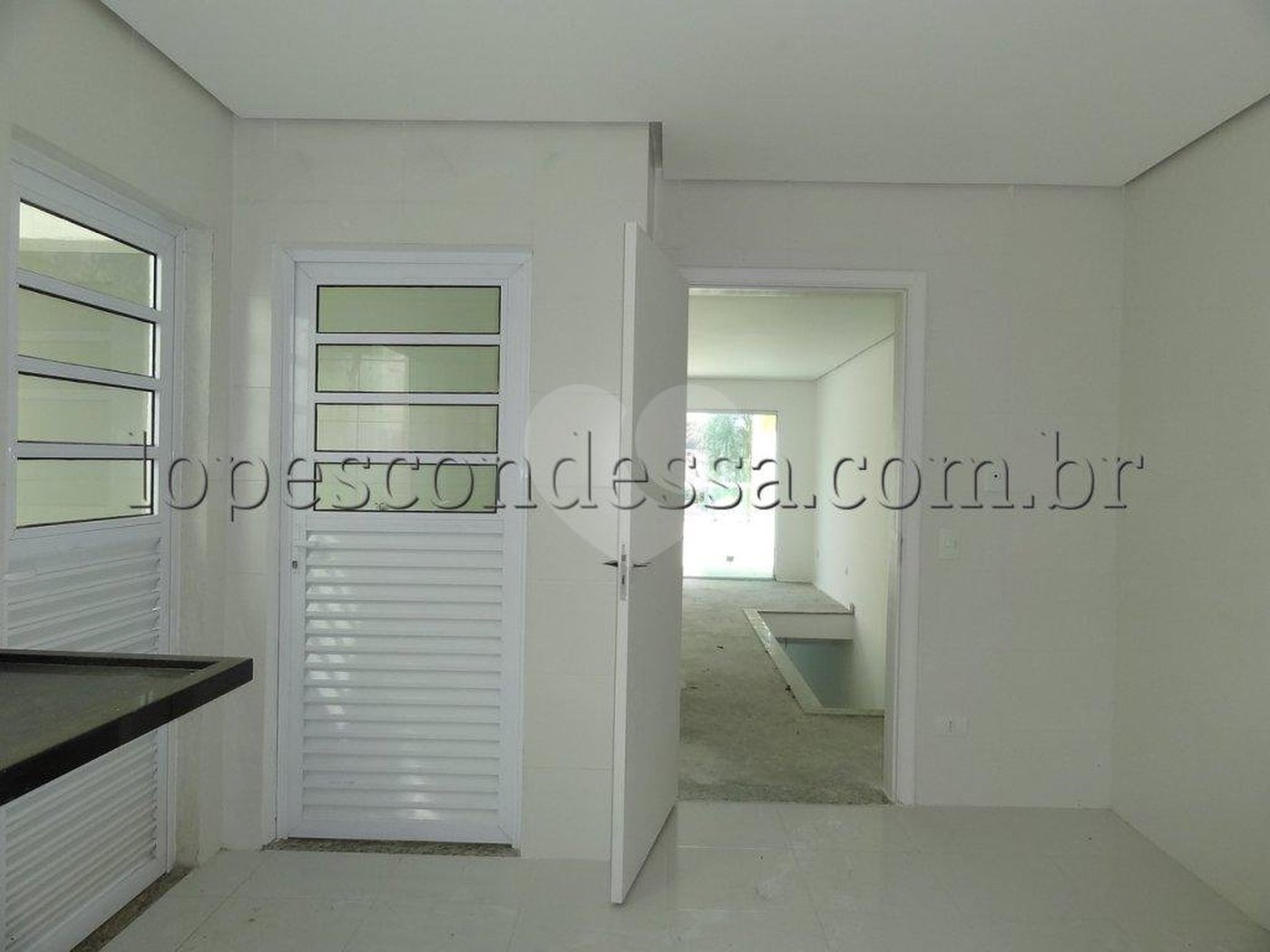 Sobrado à venda com 3 suítes em Horto, São Paulo, SP
