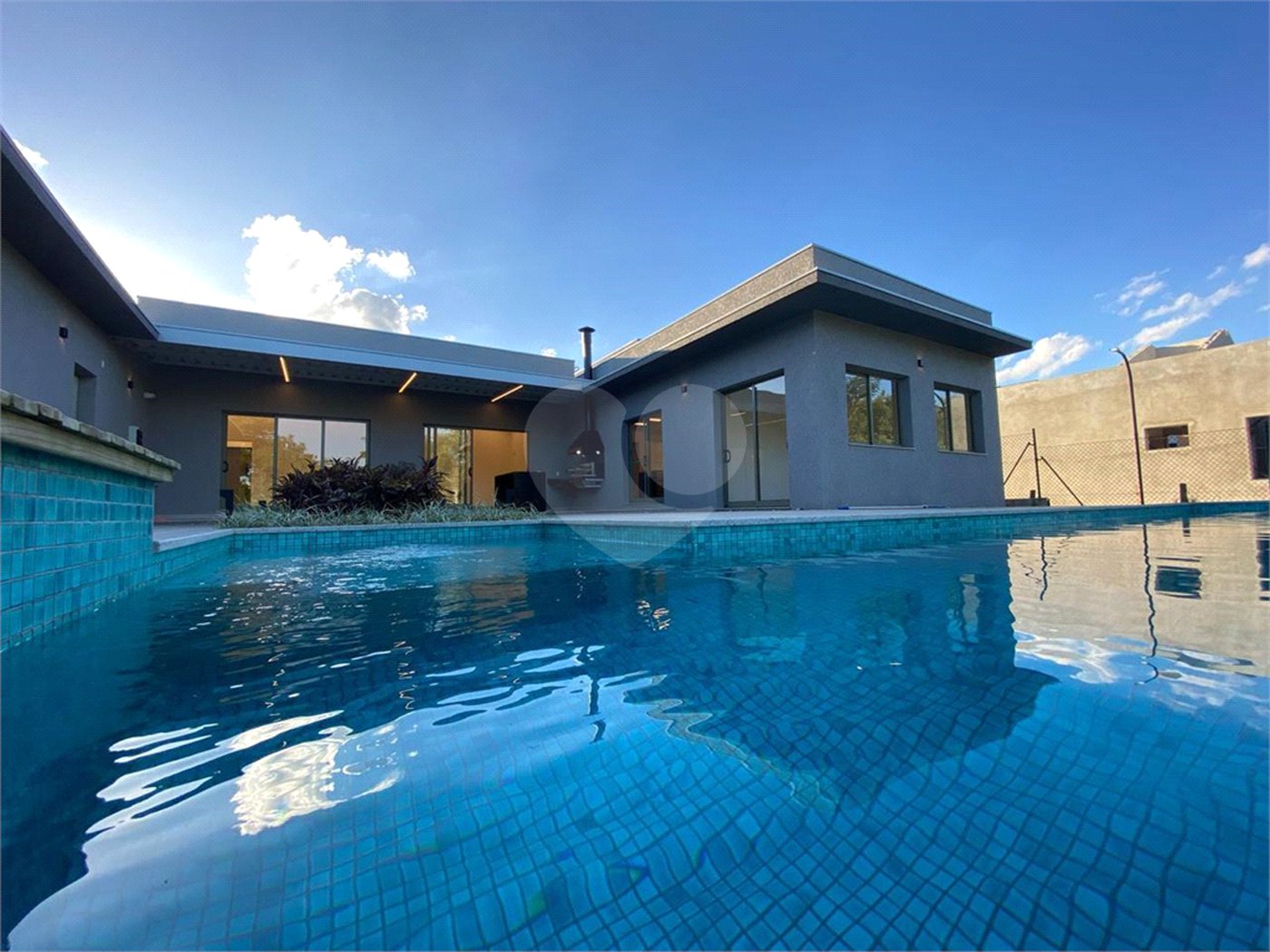 Casa à venda com 4 suítes no condomínio Primavera, Salto - SP