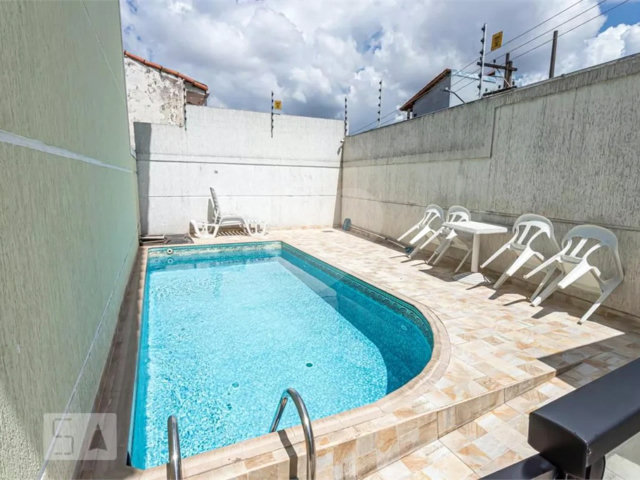 Casa à venda ou para alugar com 3 quartos, sendo 2 suítes,  no condomínio Residencial Erika, São Paulo - SP