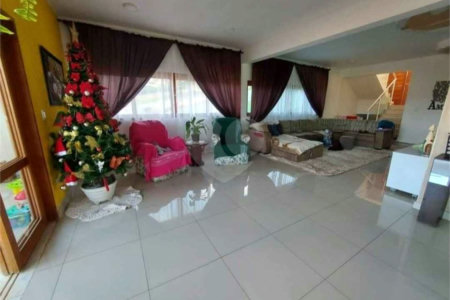 Casa à venda com 4 quartos, sendo 3 suítes,  no Centro, Bom Jesus dos Perdões, SP