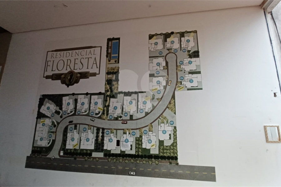 Casa à venda com 4 quartos, sendo 2 suítes, no condomínio Residencial Floresta, São Paulo - SP