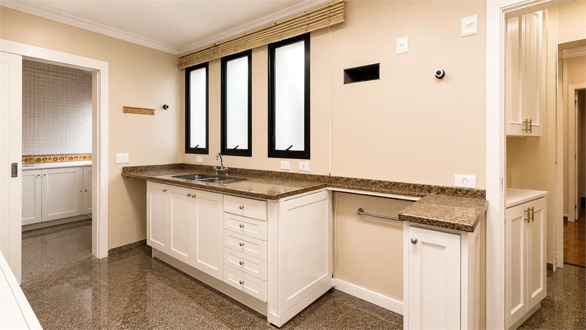 Apartamento à venda com 4 quartos, sendo 2 suítes, em Brooklin Paulista, São Paulo, SP