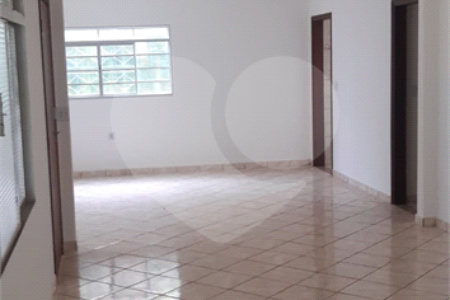 Casa à venda com 4 quartos, sendo 2 suítes, em Cidade Jardim, Araraquara, SP