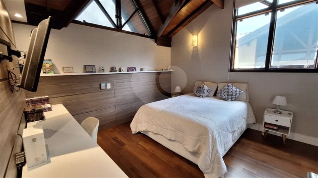 Casa à venda com 5 quartos, sendo 2 suítes,  no condomínio Floradas da Serra, São Paulo - SP