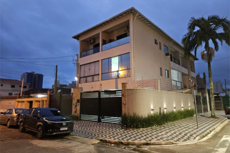 Casa à venda com 3 quartos, sendo 1 suíte, em Maracanã, Praia Grande, SP