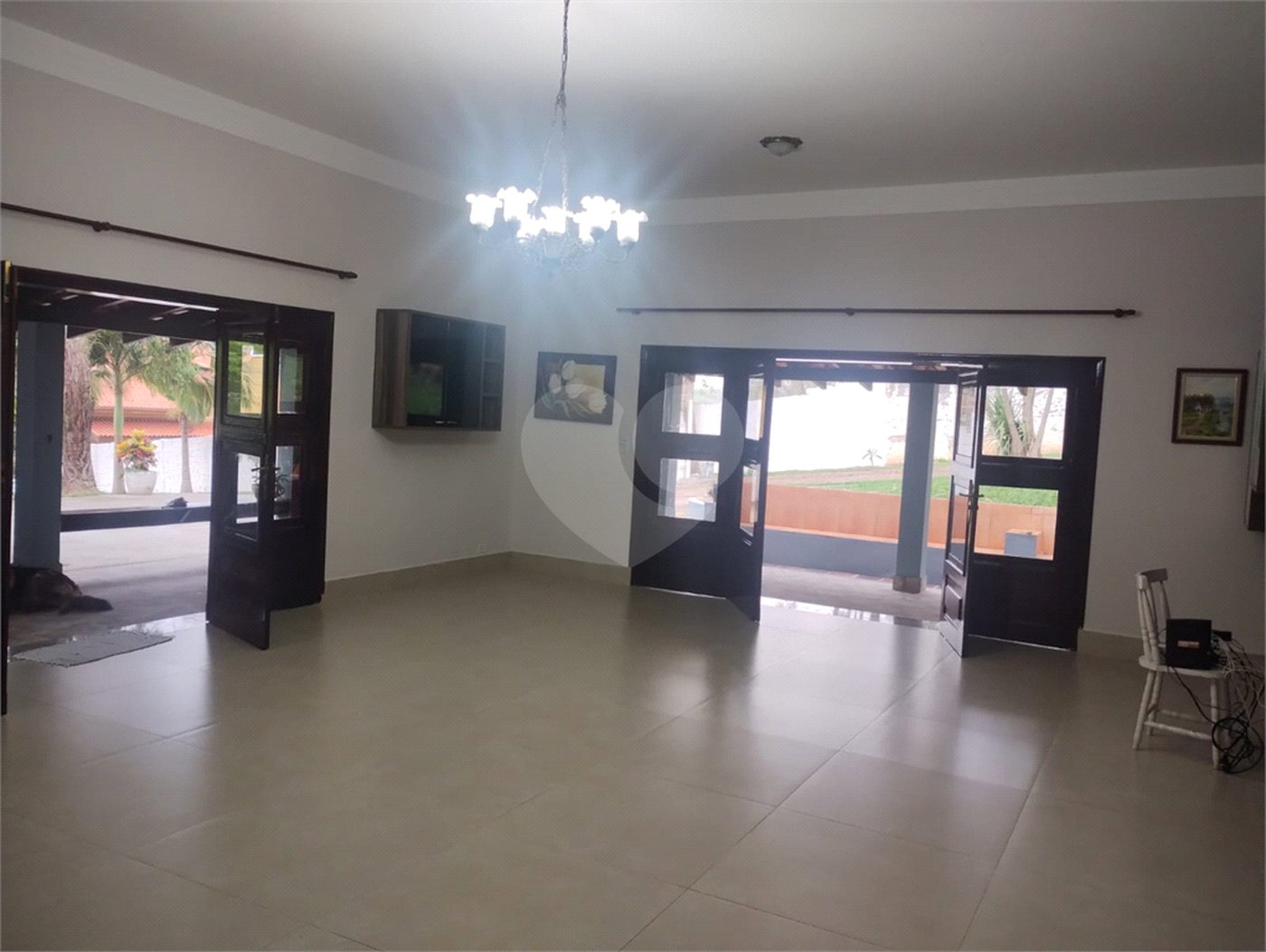 Casa à venda com 5 quartos, sendo 4 suítes, no condomínio Chácaras Flórida, Itu - SP