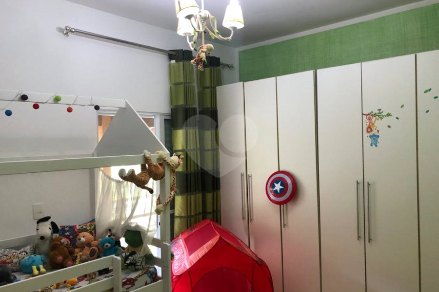 Casa à venda com 3 quartos, sendo 1 suíte, no condomínio Parque Suiça, Caieiras - SP